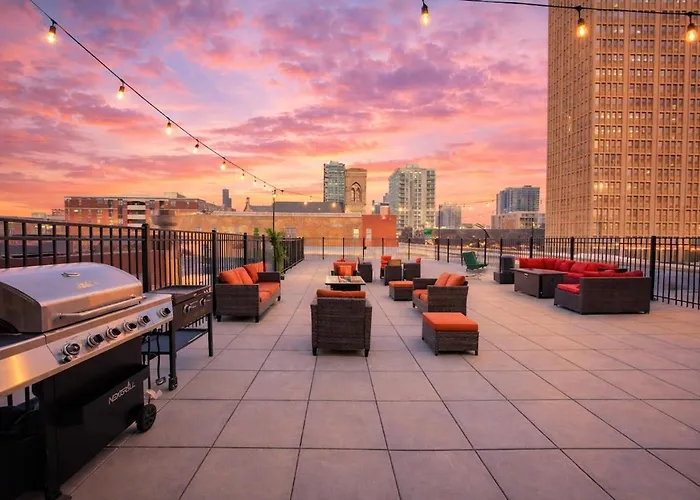 South Loop 2br Getaway With Smart Tvs & Optional Parking Near Mccormick Place, Museum Campus & Downtown Chicago