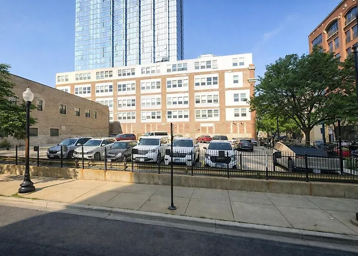 South Loop 2br Getaway With Smart Tvs & Optional Parking Near Mccormick Place, Museum Campus & Downtown *